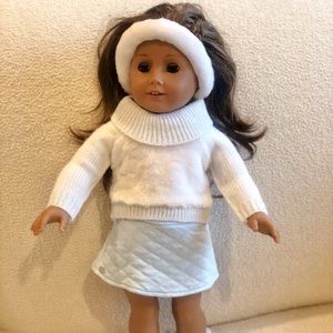 American Girl Truly Me Doll and Four outfits